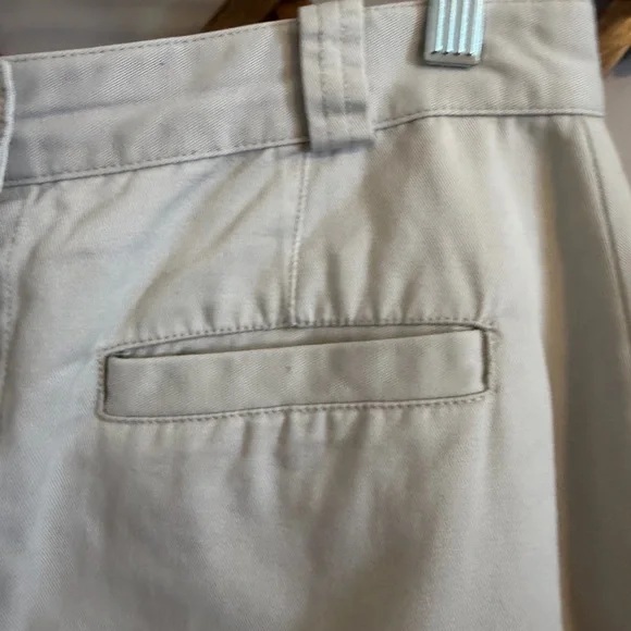 Vintage Tommy Hilfiger Bone Button Front Midi Skirt Size 10 Tall
Preppy classic - Picture 2 of 7